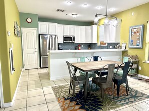 Dining - Come Relax at Casa de Colores Condo by the BEACH (South Padre Island)