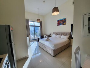 1 habitación, tabla de planchar con plancha, wifi gratis y ropa de cama