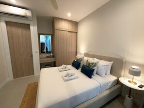 Luxury-Villa, 3 Schlafzimmer, eigener Pool | 3 Schlafzimmer, Zimmersafe, individuell eingerichtet, Bettwäsche