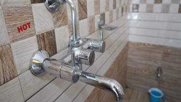 Economy Room | Bathroom | Shower, rainfall showerhead, towels, soap