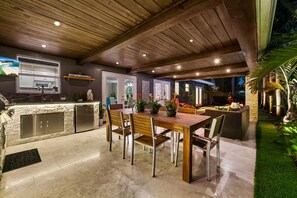 Outdoor dining - Welcome to Happy Daze – A Bright, Tropical Retreat with a Private Pool Near It All! (Oakland Park)