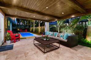 A heated pool - Welcome to Happy Daze – A Bright, Tropical Retreat with a Private Pool Near It All! (Oakland Park)