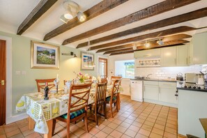 Cottage | Private kitchen | Fridge, electric kettle, toaster, cookware/dishes/utensils - Smithy House (Lochgilphead)
