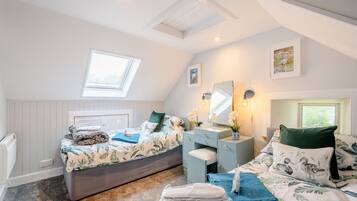 Cottage | 4 bedrooms, individually decorated, individually furnished, free WiFi