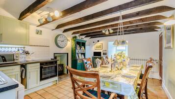 Stuga | Eget kök | Kylskåp, vattenkokare, brödrost och grytor/köksredskap