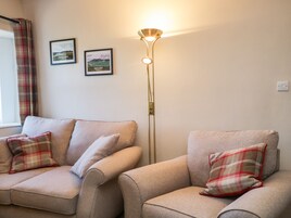 Cottage | Living room | Fireplace