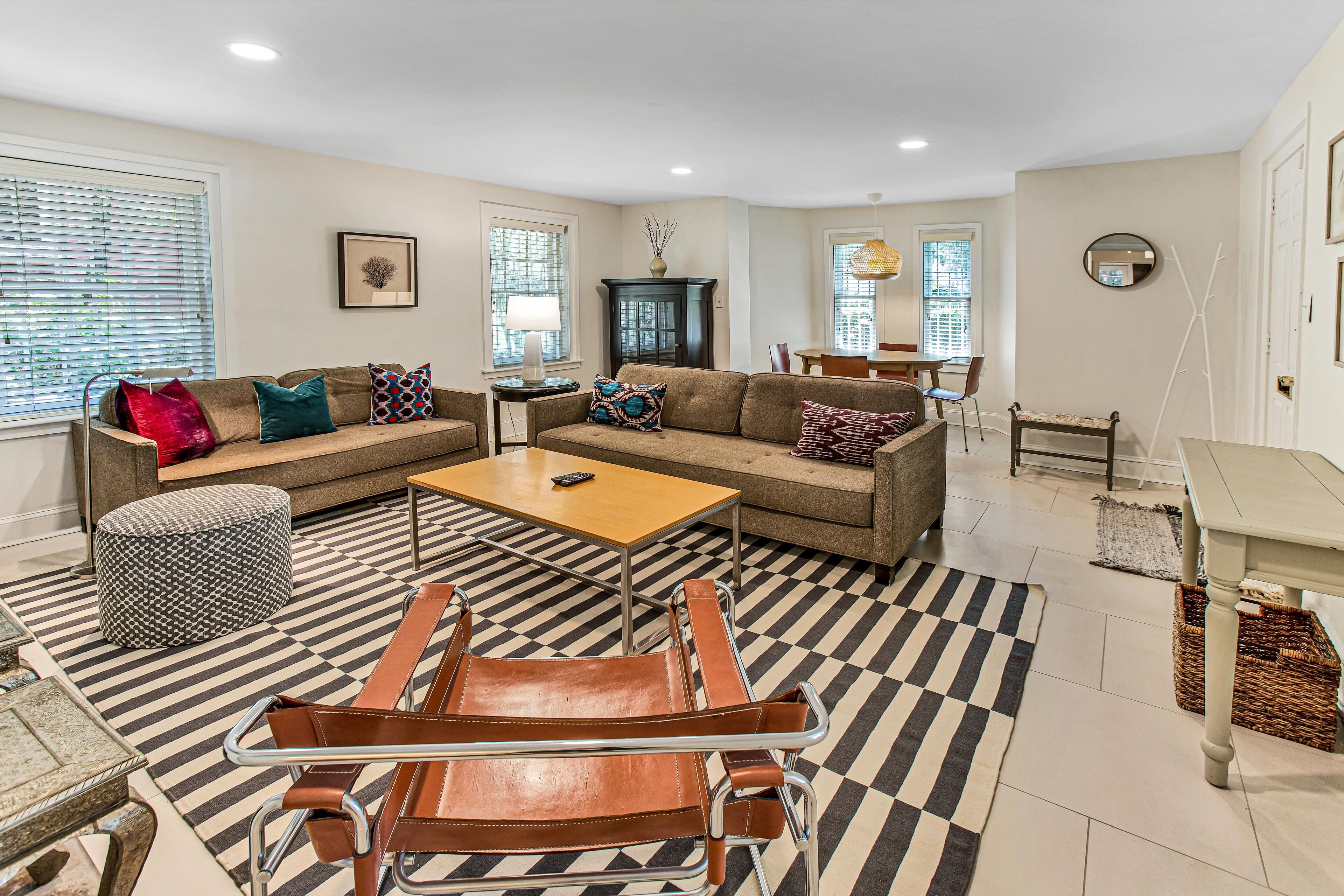 Amazing Renovated Apartment on Gaston w/ Lush Outdoor Space by Lucky Savannah