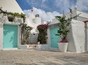 Exterior - Fascinating Trullo Close to Ostuni, Italy (Ostuni)