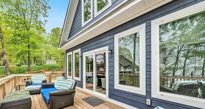 WATERFRONT HOME! Sleeps 10! Come Visit 'Friendship Cove'!