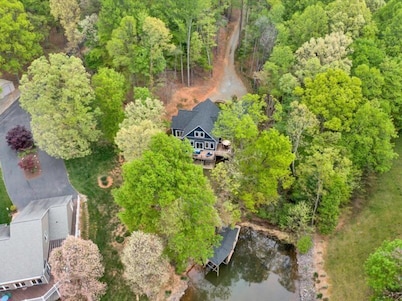 WATERFRONT HOME! Sleeps 10! Come Visit 'Friendship Cove'!