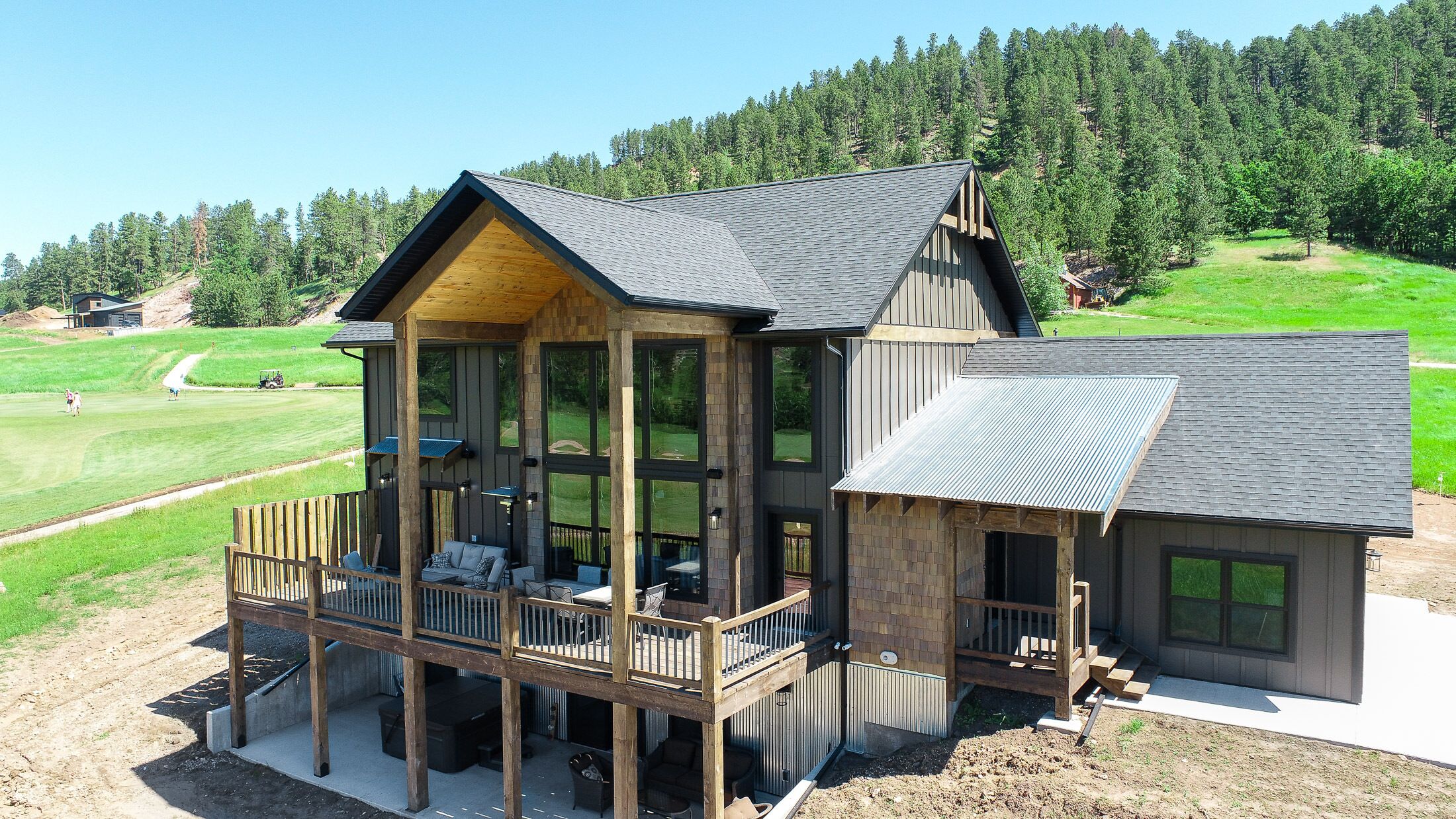 New 3300+ Sq. Ft. Lodge Near Golf Course and Deadwood, Hot Tub and Great View