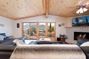 TV, fireplace - Affordable townhome at Purgatory - Awesome views - Steps to slopes (Durango)
