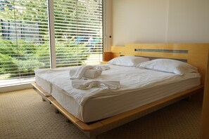高级双人房 | 遮光窗帘、熨斗/熨衣板、免费 WiFi、床单