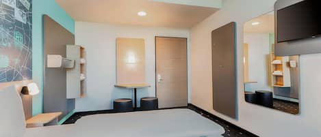 Desk, soundproofing, free WiFi, bed sheets