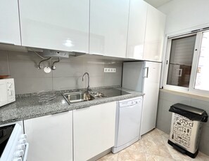 Refrigerador, microondas, horno, lavavajillas