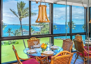 Dining - Kihei Surfside #509: Stylish Oceanfront Oasis with Spectacular Views! (Kihei, Maui)