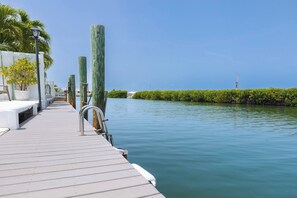 Unclassified image, 4 of 45, button - Sunsets in Paradise 2 bed 2 bath with Cabana Club and 40 ft of dockage w/2 kayaks in Key Colony Beach (Key Colony Beach)