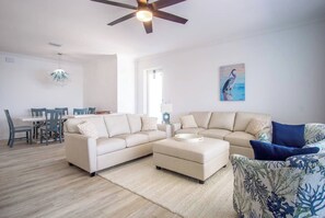 Een televisie en een dvd-speler