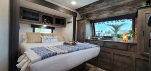 2 bedrooms, iron/ironing board, free WiFi, bed sheets - Hidden gem in Key Largo, bunk room, outdoor kitchen, 2 pools, laundry, 2 beaches (Key Largo)