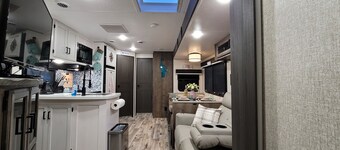 Hidden gem in Key Largo, bunk room, outdoor kitchen, 2 pools, laundry, 2 beaches