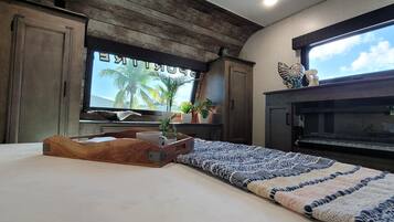 2 sovrum, strykjÀrn/strykbrÀda, gratis wi-fi och sÀngklÀder