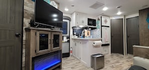 Fridge, microwave, oven, stovetop - Hidden gem in Key Largo, bunk room, outdoor kitchen, 2 pools, laundry, 2 beaches (Key Largo)