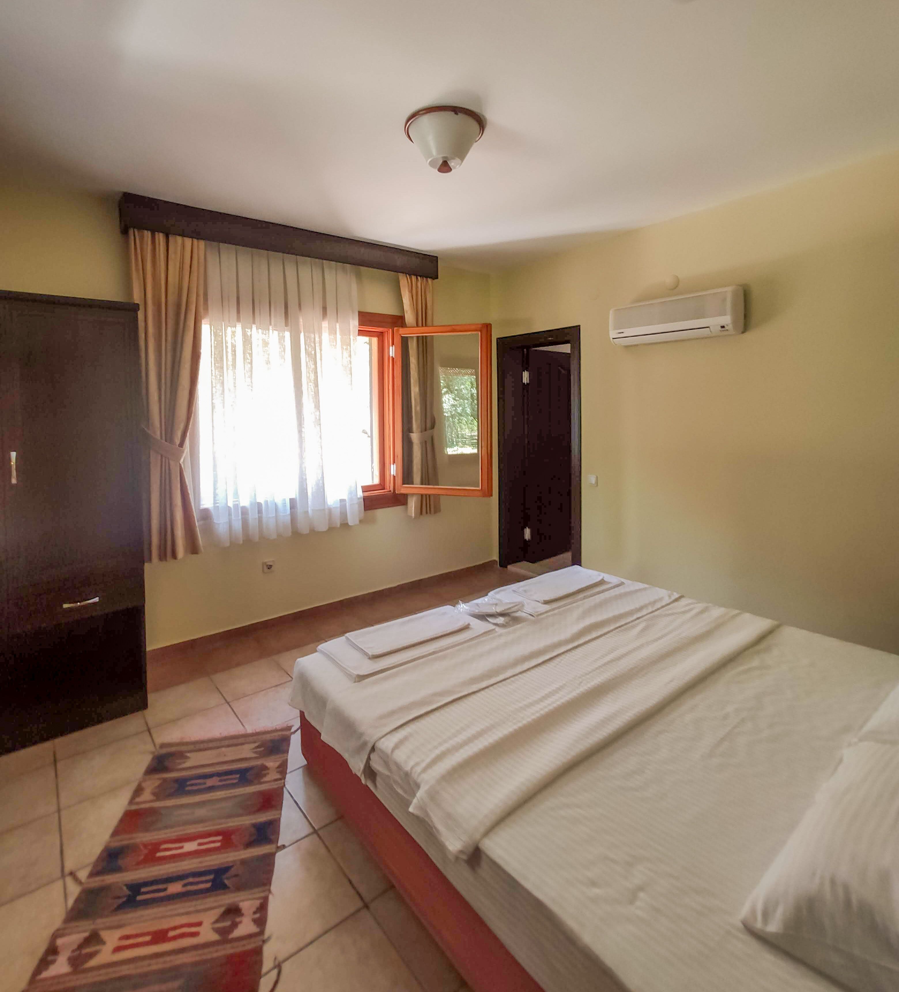 Standard Double Room | Free WiFi, bed sheets