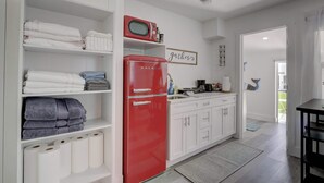 Coffee/tea maker, fridge, microwave, oven