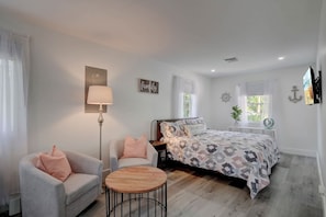 1 habitación, escritorio, tabla de planchar con plancha y wifi