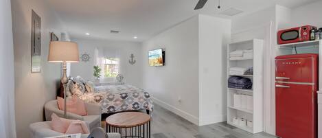 1 bedroom, desk, iron/ironing board, WiFi
