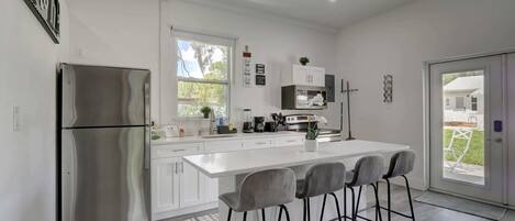 Coffee/tea maker, fridge, microwave, oven