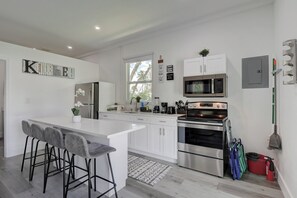 Coffee/tea maker, fridge, microwave, oven