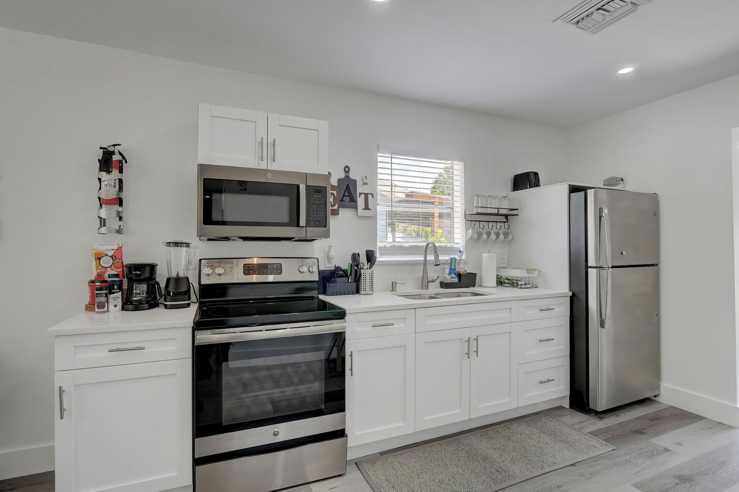 Coffee/tea maker, fridge, microwave, oven