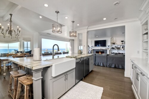 Oceanfront, Rooftop Deck & Fireplace, BBQ, Parking