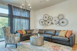 Unclassified image, 5 of 44, button