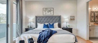 Upscale 4BR Town Home, Steps to Pearl/Riverwalk