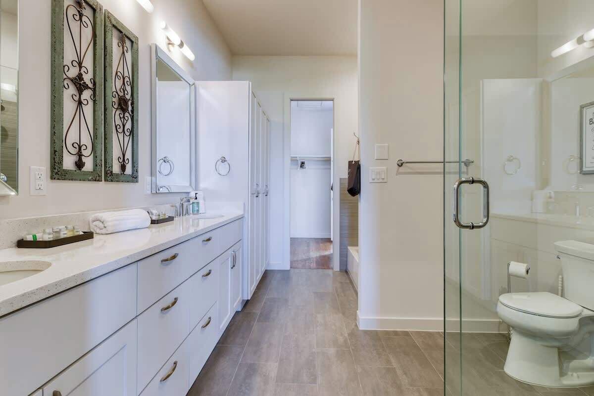 Bathtub, hair dryer, shampoo