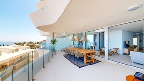 Outdoor dining - Stupa Hills IV - Superb Sea View Apartment (Benalmádena)