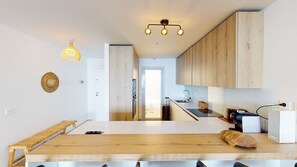 Fridge, microwave, oven, dishwasher - Stupa Hills IV - Superb Sea View Apartment (Benalmádena)