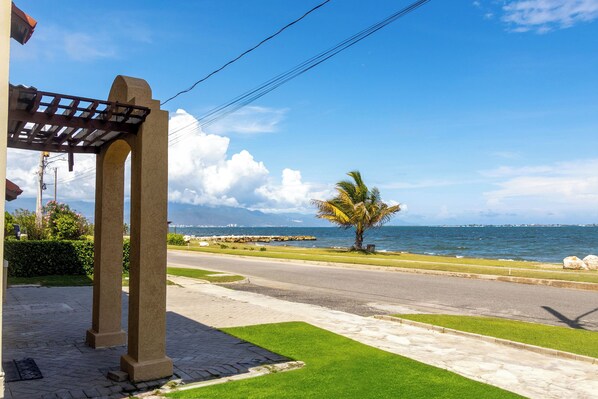 View from property - Gated Beachfront House - 10 Minutes from Kingston (Portmore)