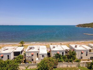 On the beach - Gated Beachfront House - 10 Minutes from Kingston (Portmore)