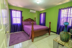 4 bedrooms, iron/ironing board, free WiFi, bed sheets - Gated Beachfront House - 10 Minutes from Kingston (Portmore)