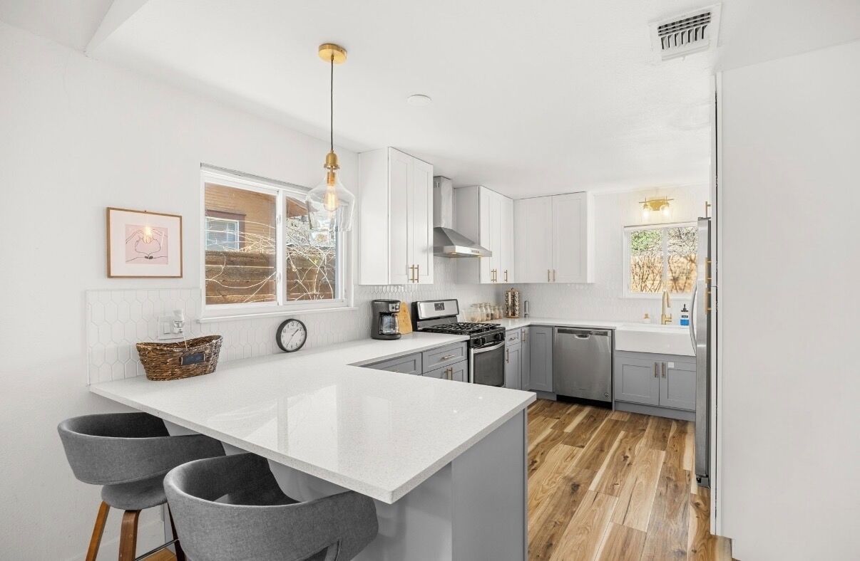 Fridge, oven, stovetop, dishwasher