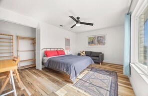 2 bedrooms, desk, iron/ironing board, free WiFi