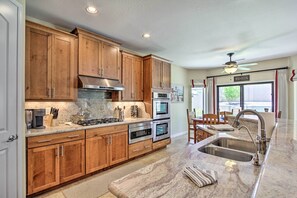 Fridge, microwave, stovetop, dishwasher