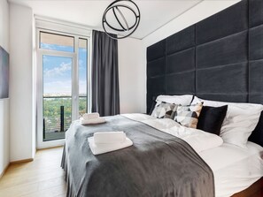 Penthouse panorámico, 1 habitación, acceso a la alberca, vista a la ciudad | Ropa de cama de alta calidad, edredón y camas con pillow-top 