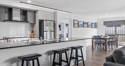 Albatross Retreat - A Stylish New Modern Home