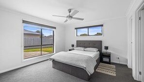 4 habitaciones, escritorio, tabla de planchar con plancha y wifi