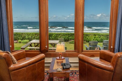 Beachfront cottage cozy & warm while watching wild surf action