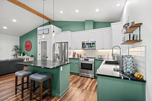 Fridge, microwave, oven, stovetop - Beautiful new build home in historic Gig Harbor Wa. (Gig Harbor)